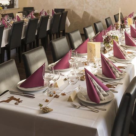 Hotel Restaurant Haesfeld Überherrn Eksteriør billede