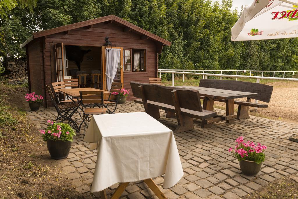 Hotel Restaurant Haesfeld Überherrn Eksteriør billede